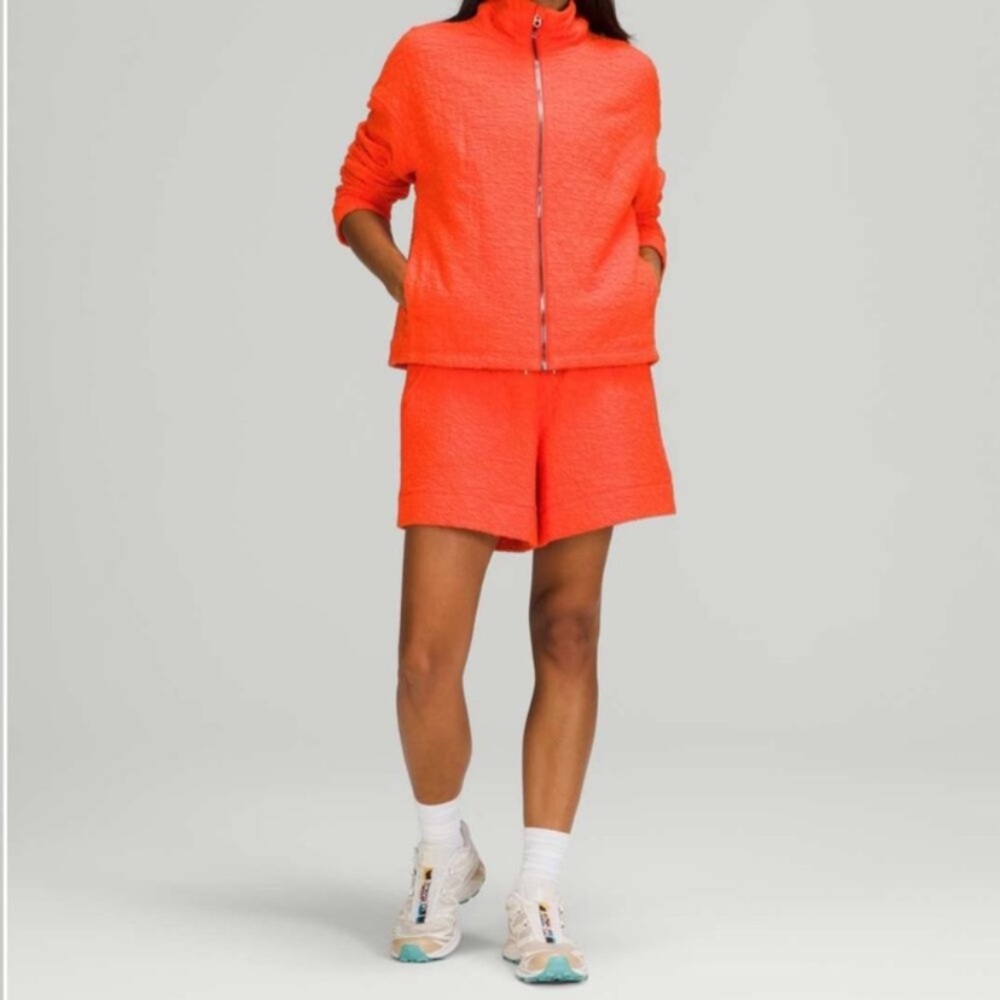 Lululemon - Picture 2 of 5
